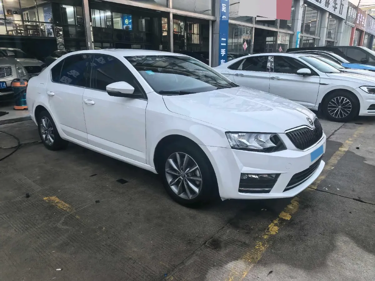 2017 Skoda Octavia 1.6L 110HP L4 6AT,autocango,china used car exporter,china ev exporter,chinese used car exporter,chinese used ev exporter