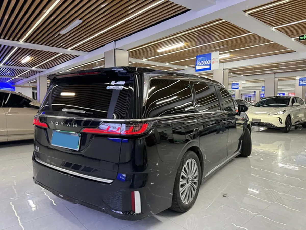 2024 Voyah Dream 1.5T 150HP L4 PHEV 43KWH,autocango,china used car exporter,china ev exporter,chinese used car exporter,chinese used ev exporter