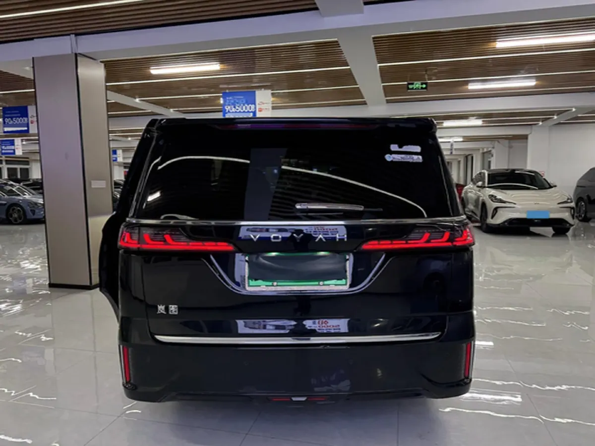 2024 Voyah Dream 1.5T 150HP L4 PHEV 43KWH,autocango,china used car exporter,china ev exporter,chinese used car exporter,chinese used ev exporter