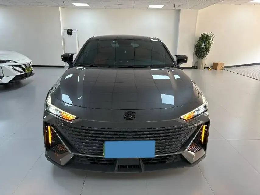 2022 ChangAn UNI-V 1.5T 188HP L4 7DCT,autocango,china used car exporter,china ev exporter,chinese used car exporter,chinese used ev exporter