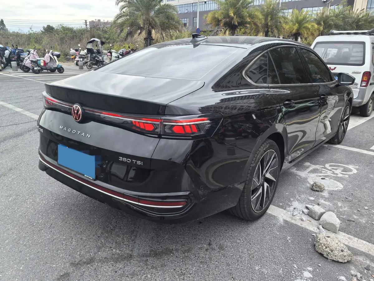 2024 Volkswagen Magotan 2.0T 220HP L4 7DCT,autocango,china used car exporter,china ev exporter,chinese used car exporter,chinese used ev exporter