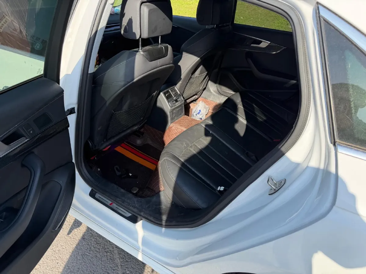 2020 Audi A4L 2.0T 190HP L4 7DCT,autocango,china used car exporter,china ev exporter,chinese used car exporter,chinese used ev exporter