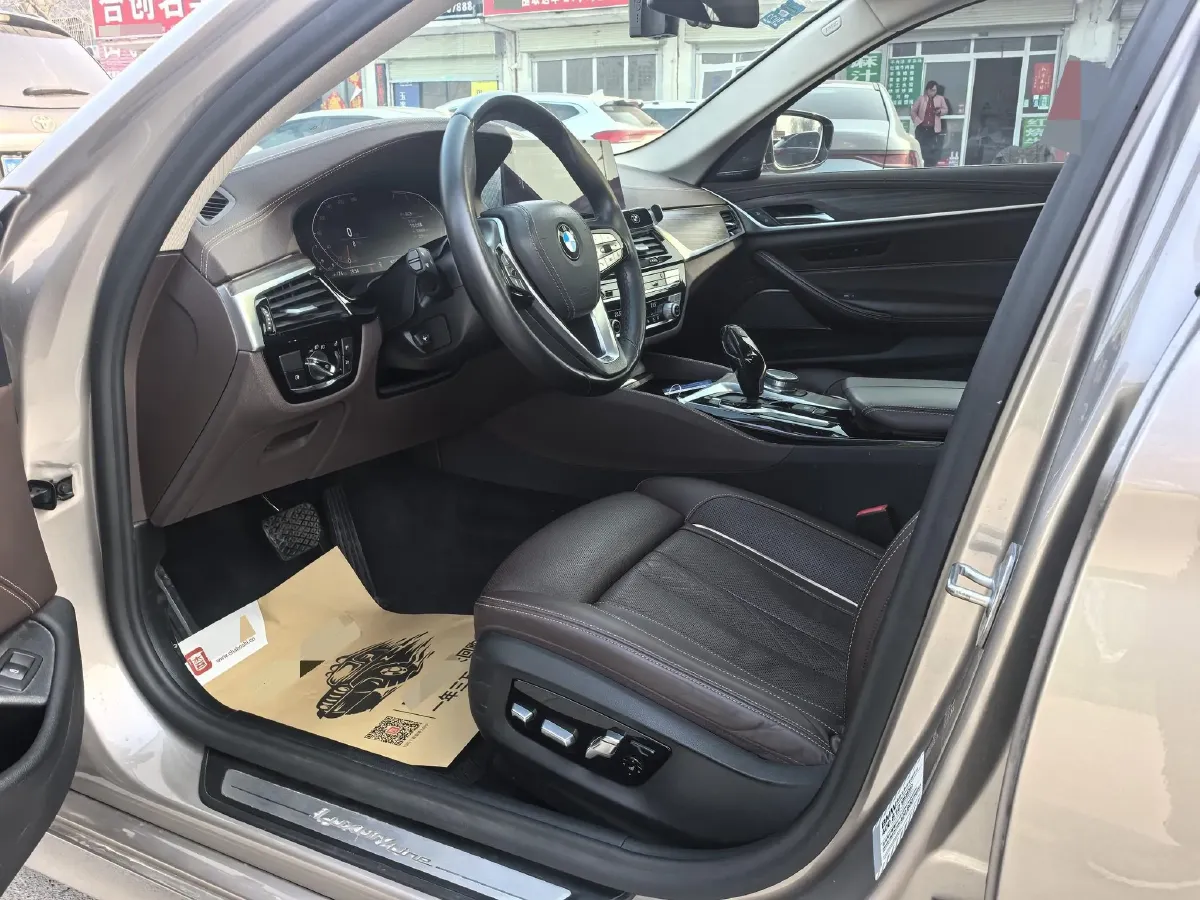 2020 BMW 5 Series 2.0T 252HP L4 8AT,autocango,china used car exporter,china ev exporter,chinese used car exporter,chinese used ev exporter