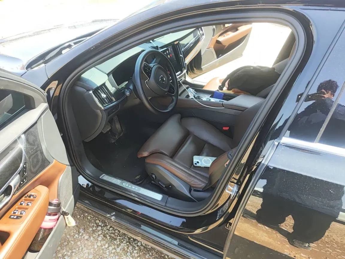 2024 Volvo S90 2.0T 250HP L4 8AT,autocango,china used car exporter,china ev exporter,chinese used car exporter,chinese used ev exporter