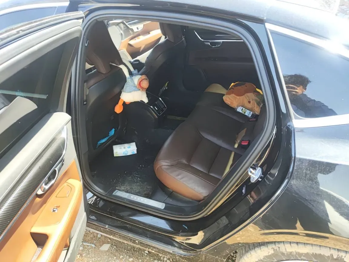 2024 Volvo S90 2.0T 250HP L4 8AT,autocango,china used car exporter,china ev exporter,chinese used car exporter,chinese used ev exporter