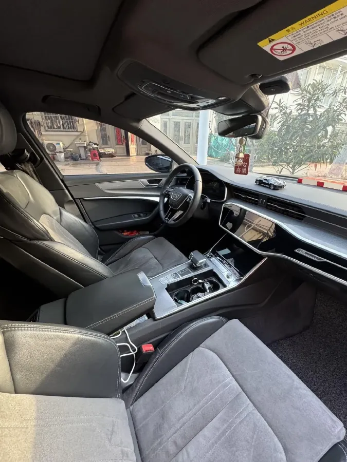 2023 Audi A6L 2.0T 245HP L4 7DCT,autocango,china used car exporter,china ev exporter,chinese used car exporter,chinese used ev exporter