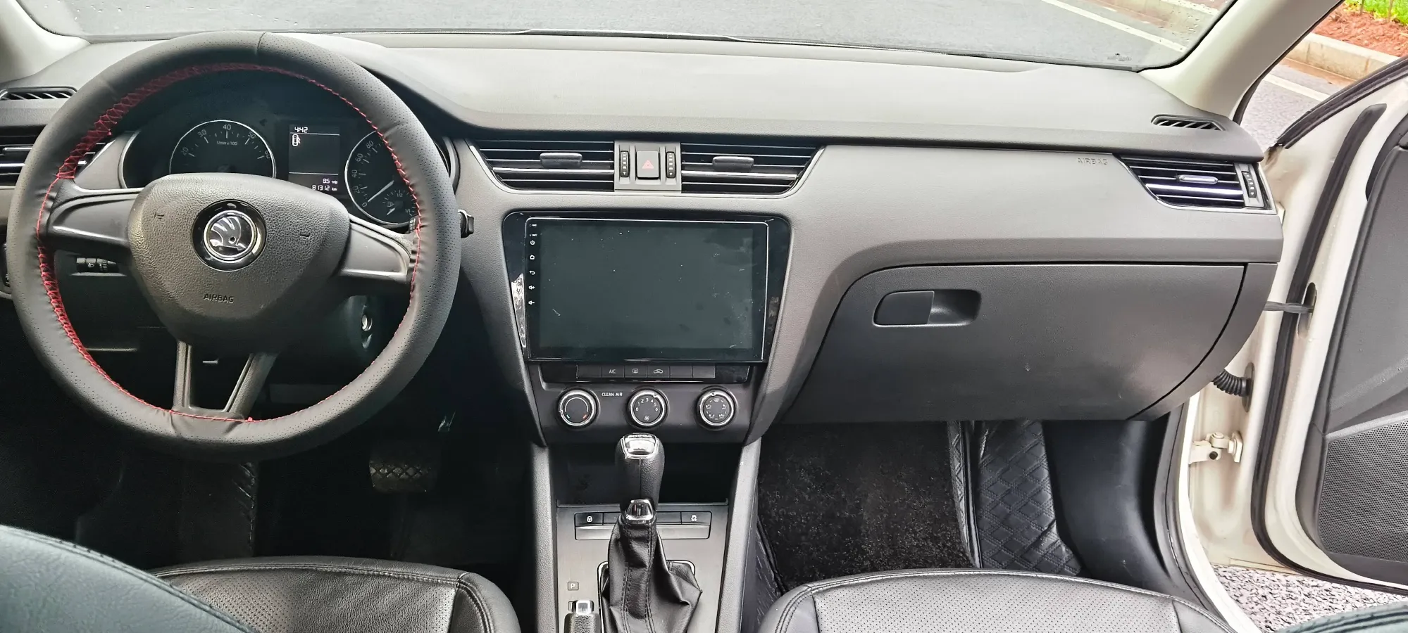 2017 Skoda Octavia 1.6L 110HP L4 6AT,autocango,china used car exporter,china ev exporter,chinese used car exporter,chinese used ev exporter