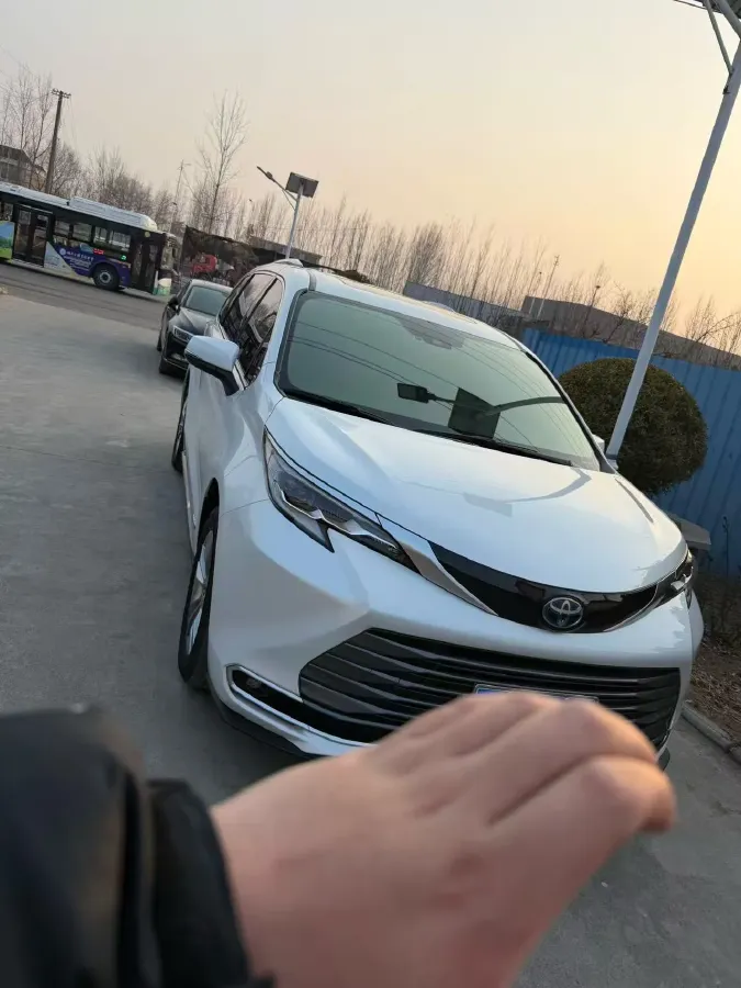 2021 Toyota Sienna 2.5L 192HP L4 E-CVT Hybrid,autocango,china used car exporter,china ev exporter,chinese used car exporter,chinese used ev exporter