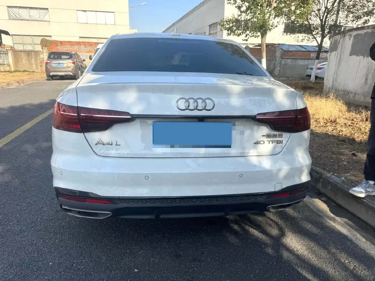 2022 Audi A4L 2.0T 190HP L4 7DCT,autocango,china used car exporter,china ev exporter,chinese used car exporter,chinese used ev exporter