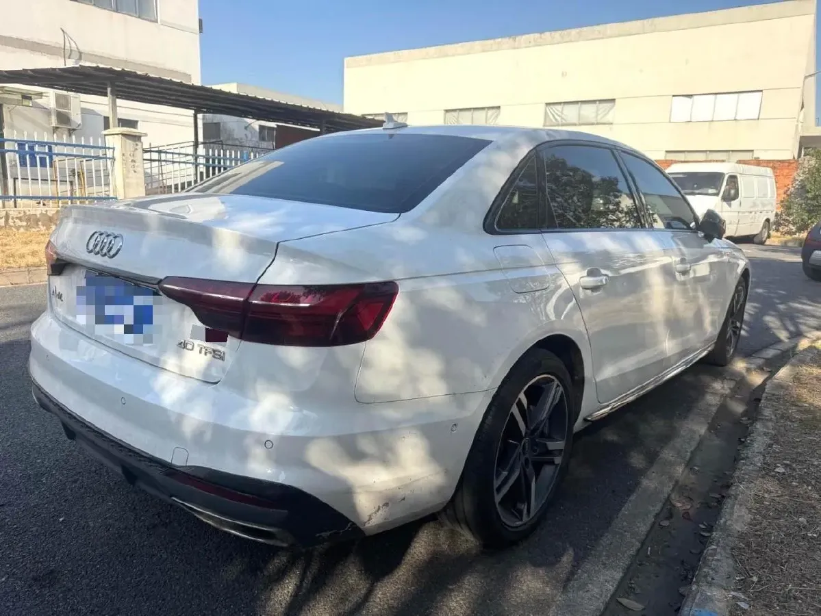 2022 Audi A4L 2.0T 190HP L4 7DCT,autocango,china used car exporter,china ev exporter,chinese used car exporter,chinese used ev exporter