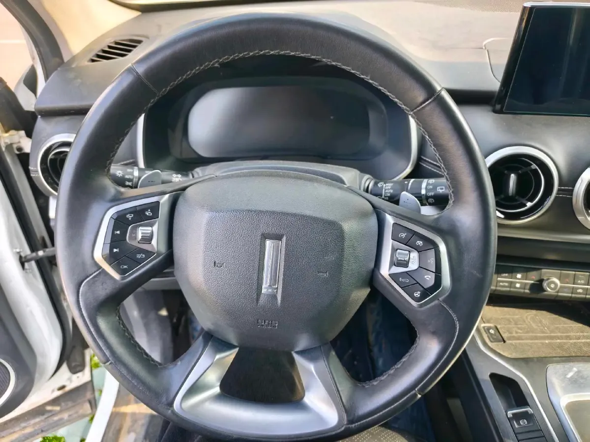 2018 WEY VV6 2.0T 197HP L4 7DCT,autocango,china used car exporter,china ev exporter,chinese used car exporter,chinese used ev exporter