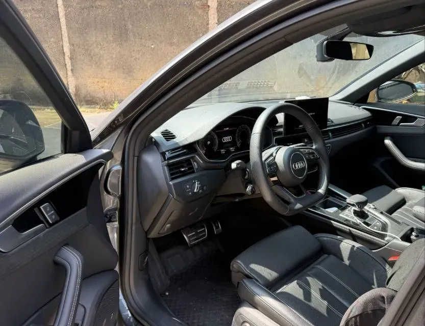 2023 Audi A4L 2.0T 190HP L4 7DCT,autocango,china used car exporter,china ev exporter,chinese used car exporter,chinese used ev exporter