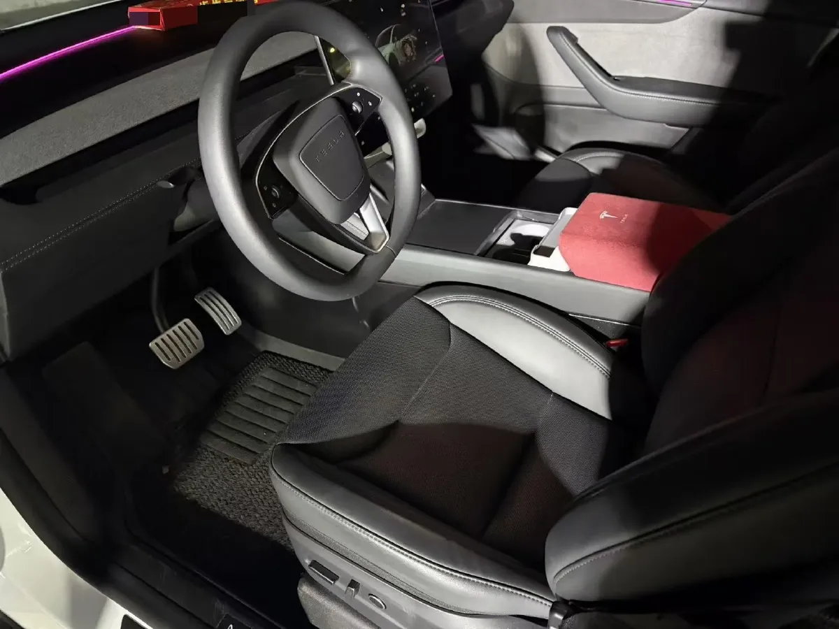 2025 Tesla Model Y BEV 62.5KWH,autocango,china used car exporter,china ev exporter,chinese used car exporter,chinese used ev exporter