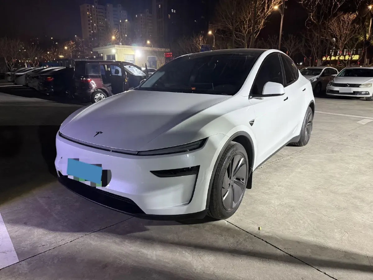 2025 Tesla Model Y BEV 62.5KWH,autocango,china used car exporter,china ev exporter,chinese used car exporter,chinese used ev exporter