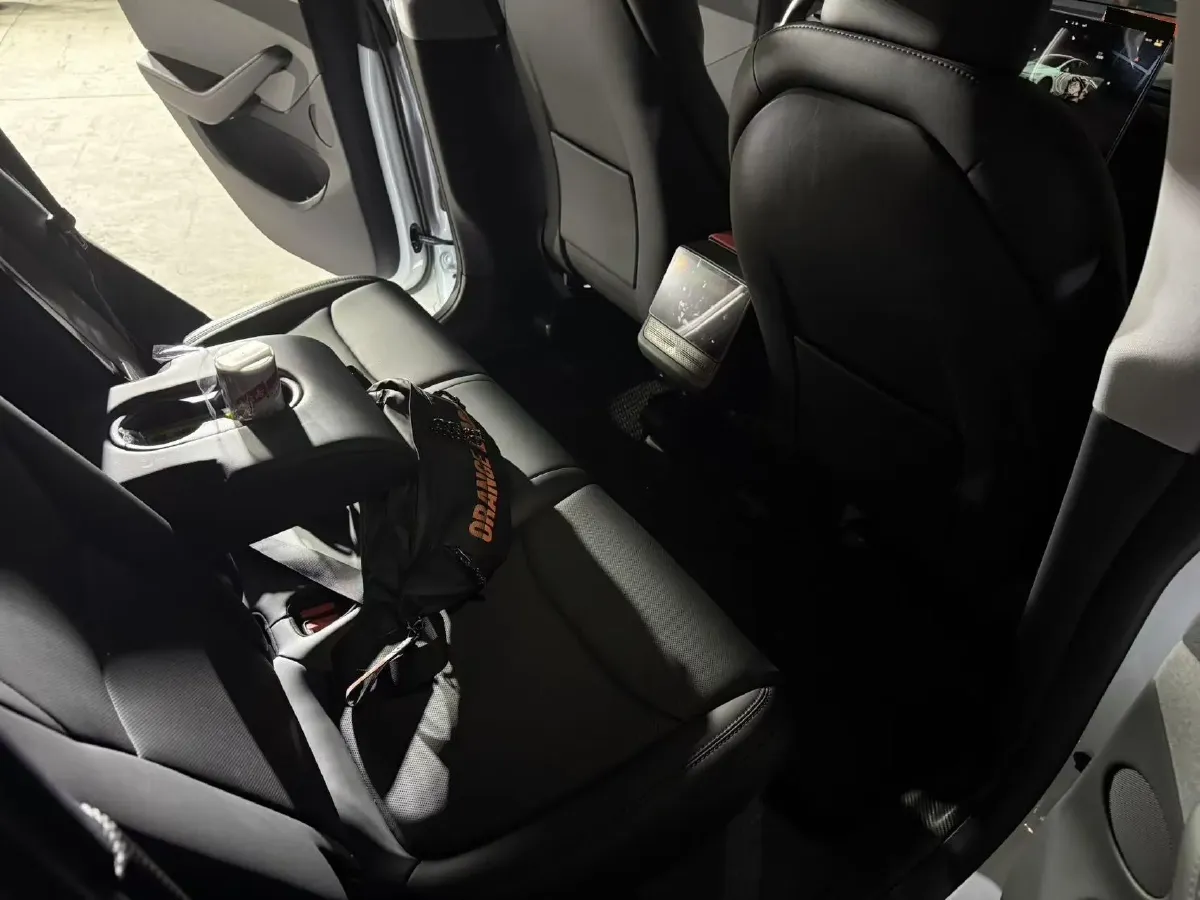 2025 Tesla Model Y BEV 62.5KWH,autocango,china used car exporter,china ev exporter,chinese used car exporter,chinese used ev exporter