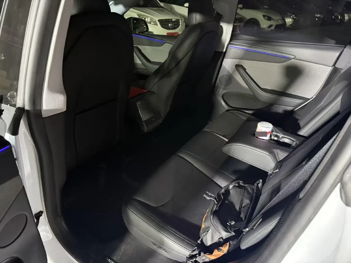 2025 Tesla Model Y BEV 62.5KWH,autocango,china used car exporter,china ev exporter,chinese used car exporter,chinese used ev exporter