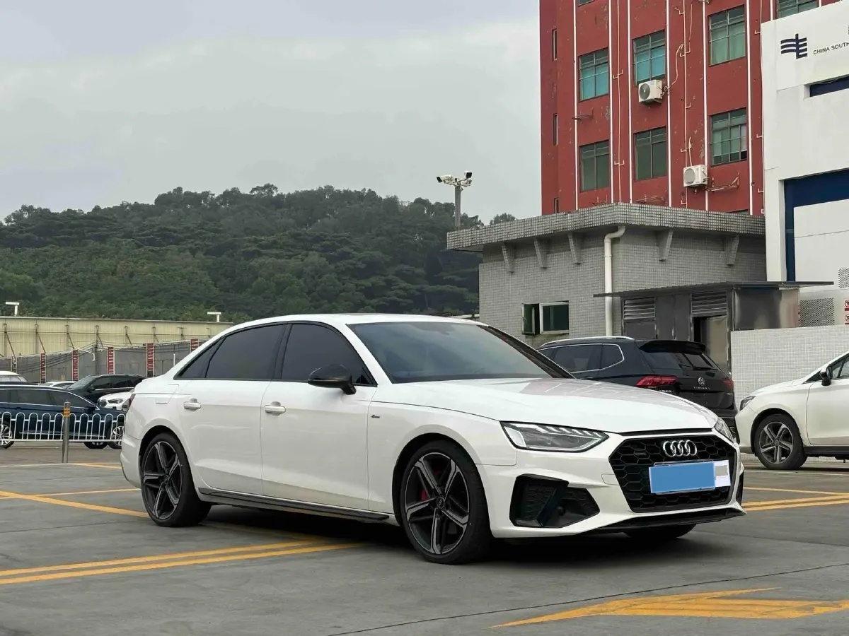 2023 Audi A4L 2.0T 245HP L4 7DCT,autocango,china used car exporter,china ev exporter,chinese used car exporter,chinese used ev exporter