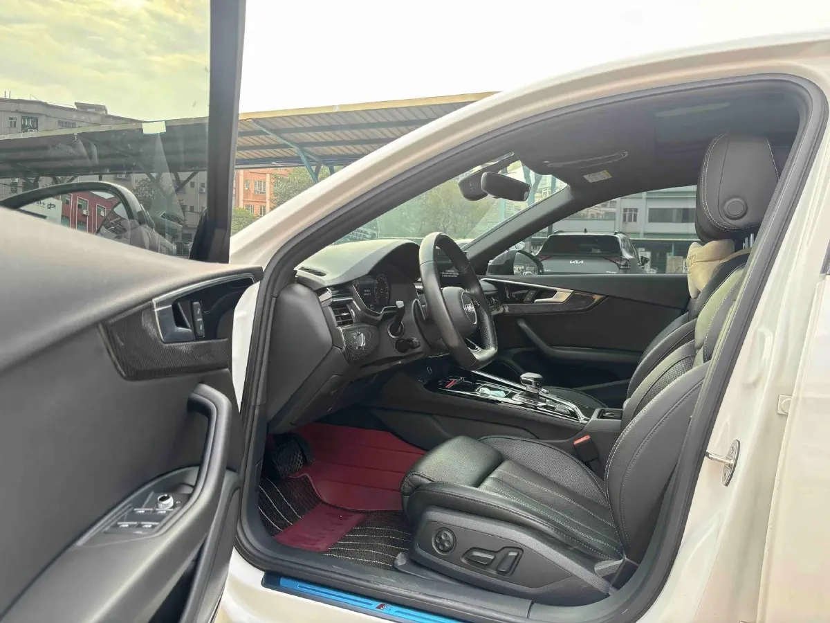 2023 Audi A4L 2.0T 245HP L4 7DCT,autocango,china used car exporter,china ev exporter,chinese used car exporter,chinese used ev exporter