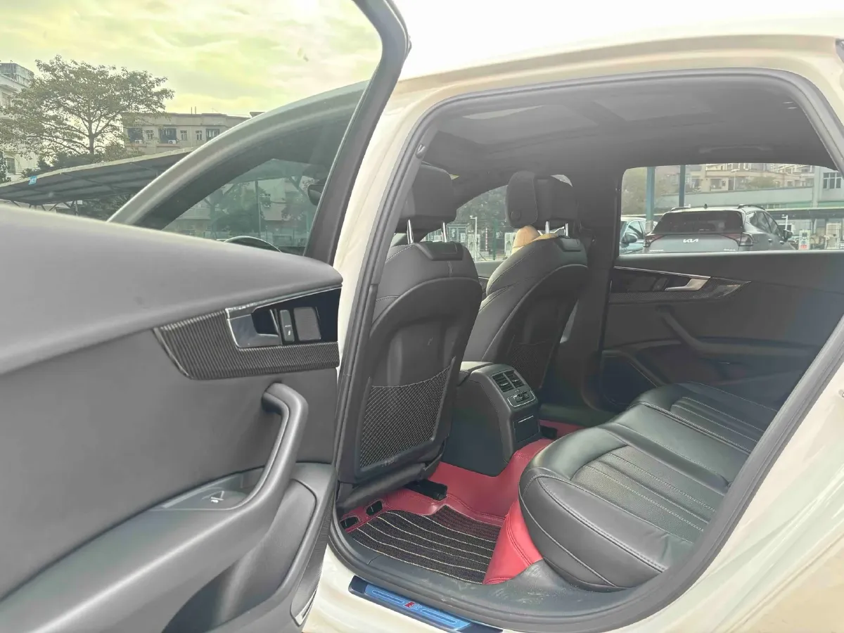 2023 Audi A4L 2.0T 245HP L4 7DCT,autocango,china used car exporter,china ev exporter,chinese used car exporter,chinese used ev exporter