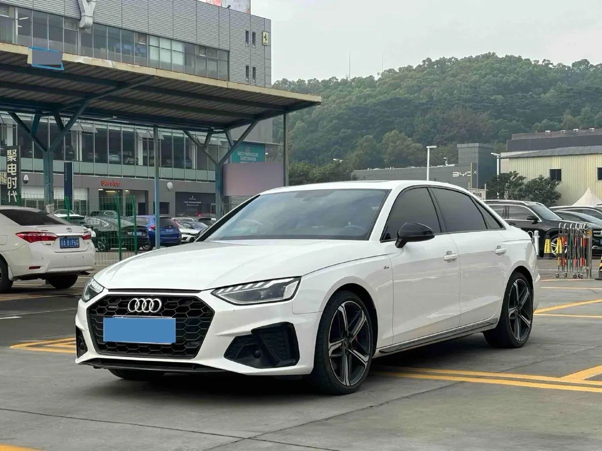 2023 Audi A4L 2.0T 245HP L4 7DCT,autocango,china used car exporter,china ev exporter,chinese used car exporter,chinese used ev exporter
