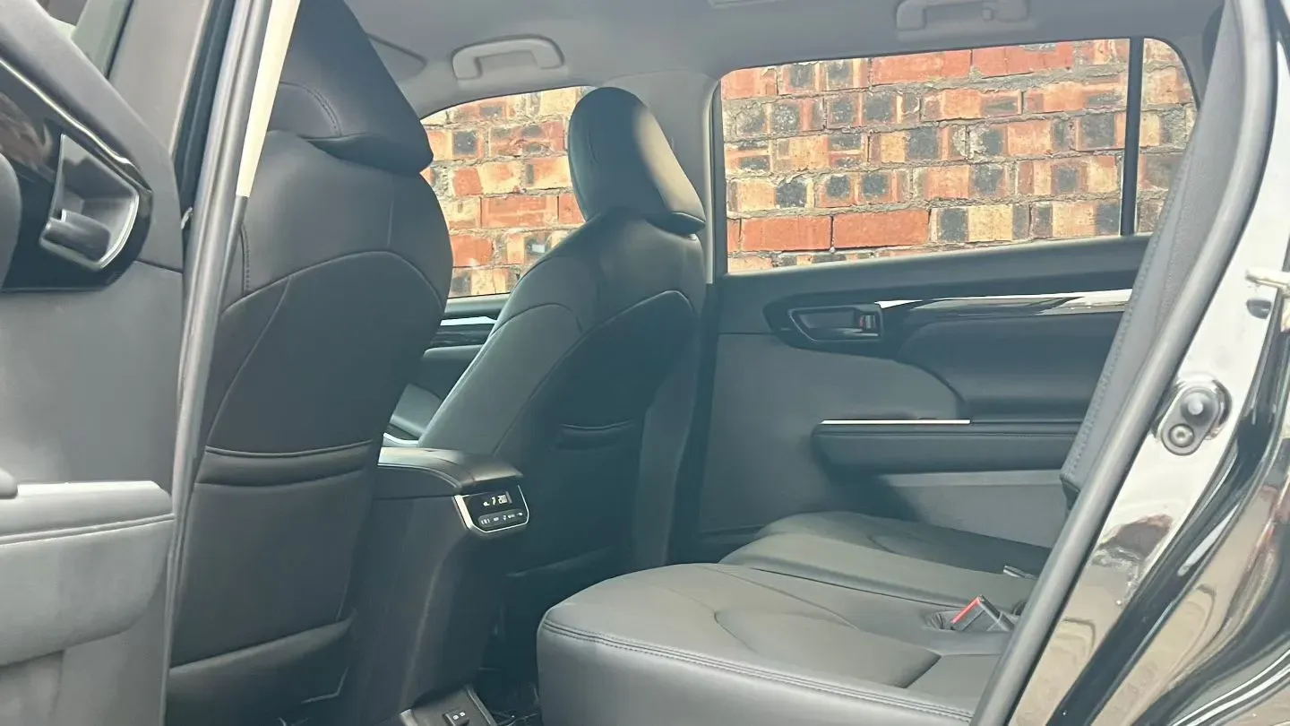 2022 Toyota Highlander 2.5L 192HP L4 E-CVT Hybrid,autocango,china used car exporter,china ev exporter,chinese used car exporter,chinese used ev exporter