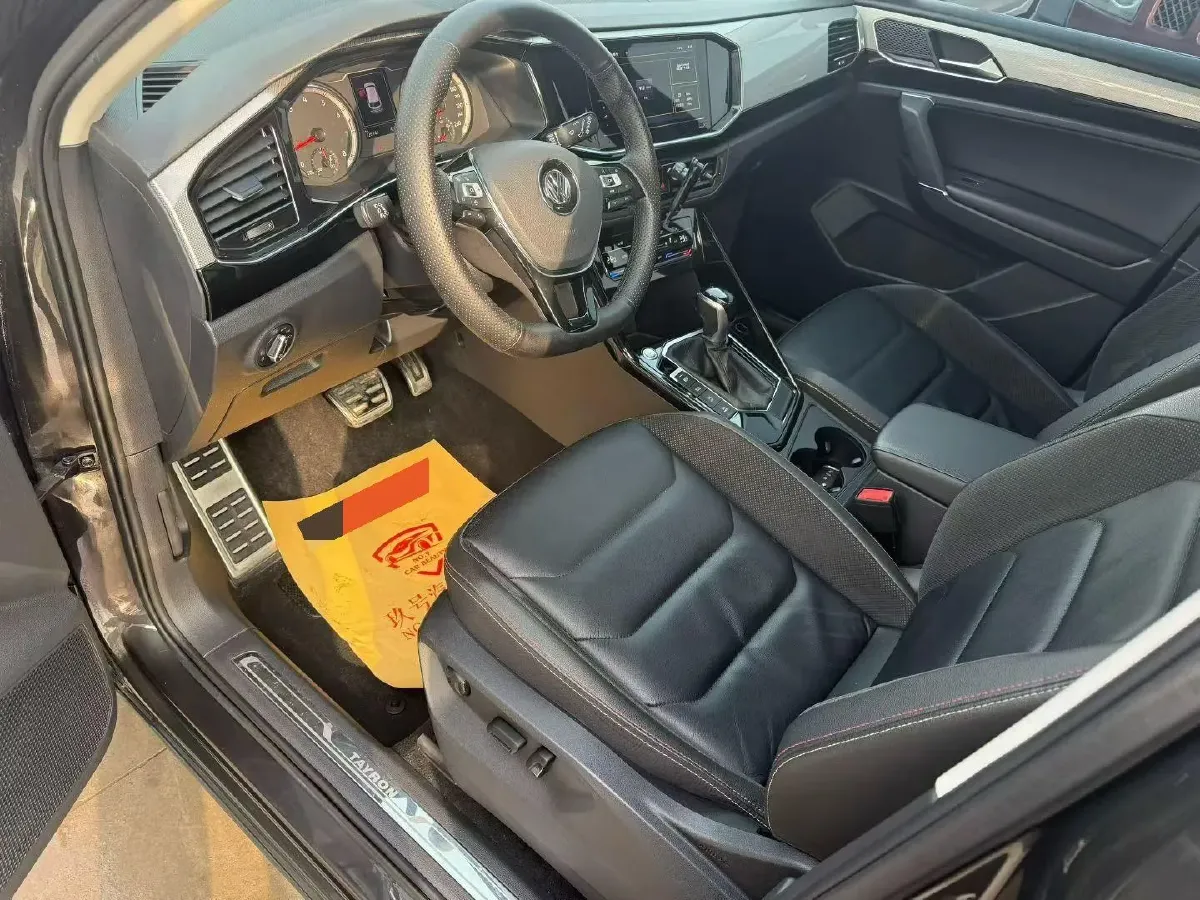 2019 Jeep Cherokee 2.0T 234HP L4 9AT,autocango,china used car exporter,china ev exporter,chinese used car exporter,chinese used ev exporter
