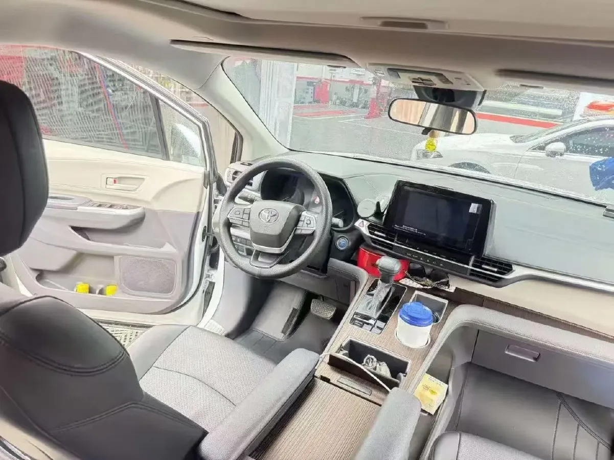2024 Toyota Sienna 2.5L 189HP L4 E-CVT Hybrid,autocango,china used car exporter,china ev exporter,chinese used car exporter,chinese used ev exporter