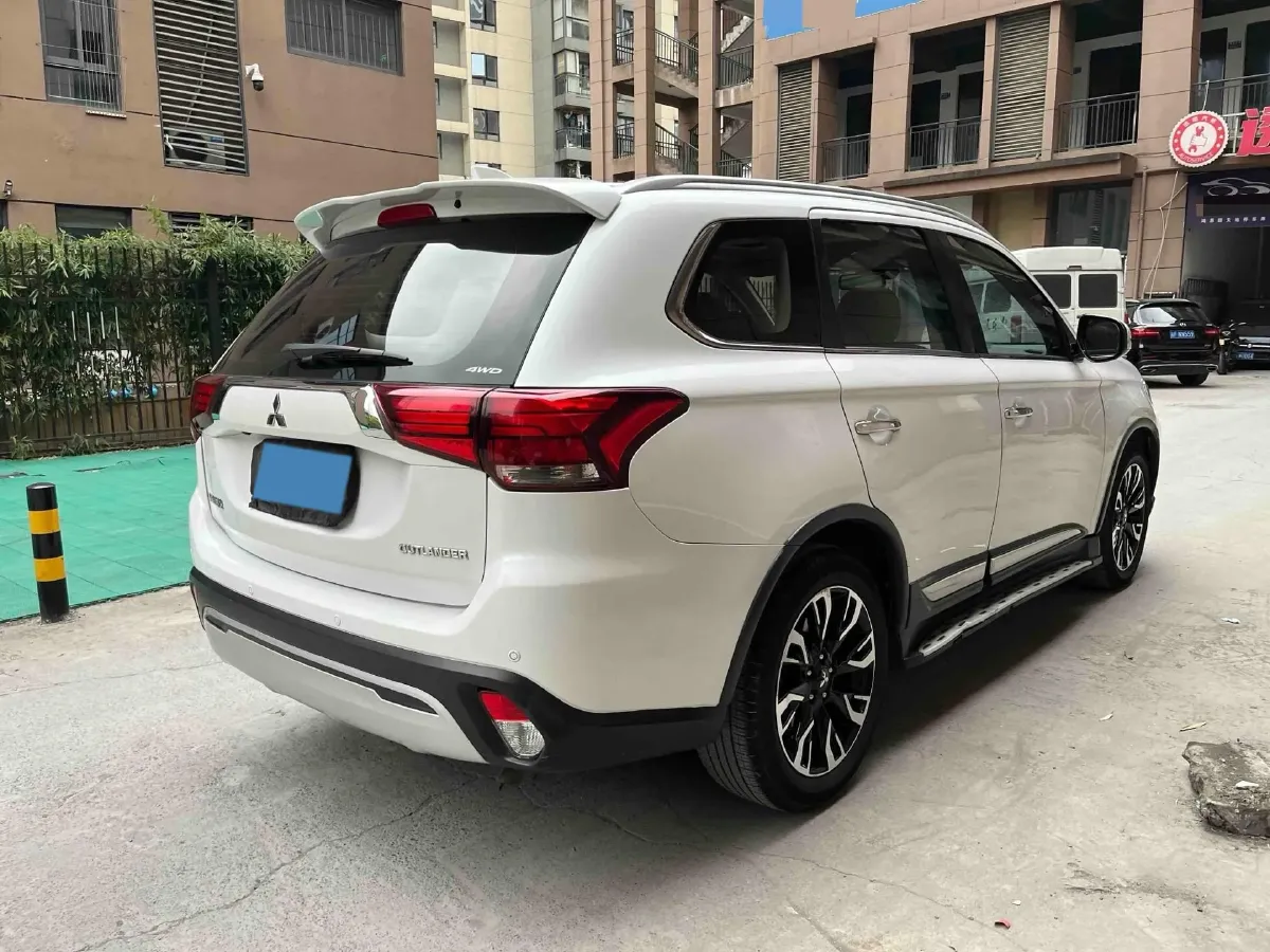 2018 Mitsubishi Outlander 2.4L 192HP L4 CVT,autocango,china used car exporter,china ev exporter,chinese used car exporter,chinese used ev exporter