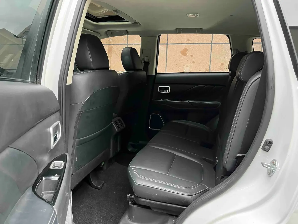 2018 Mitsubishi Outlander 2.4L 192HP L4 CVT,autocango,china used car exporter,china ev exporter,chinese used car exporter,chinese used ev exporter