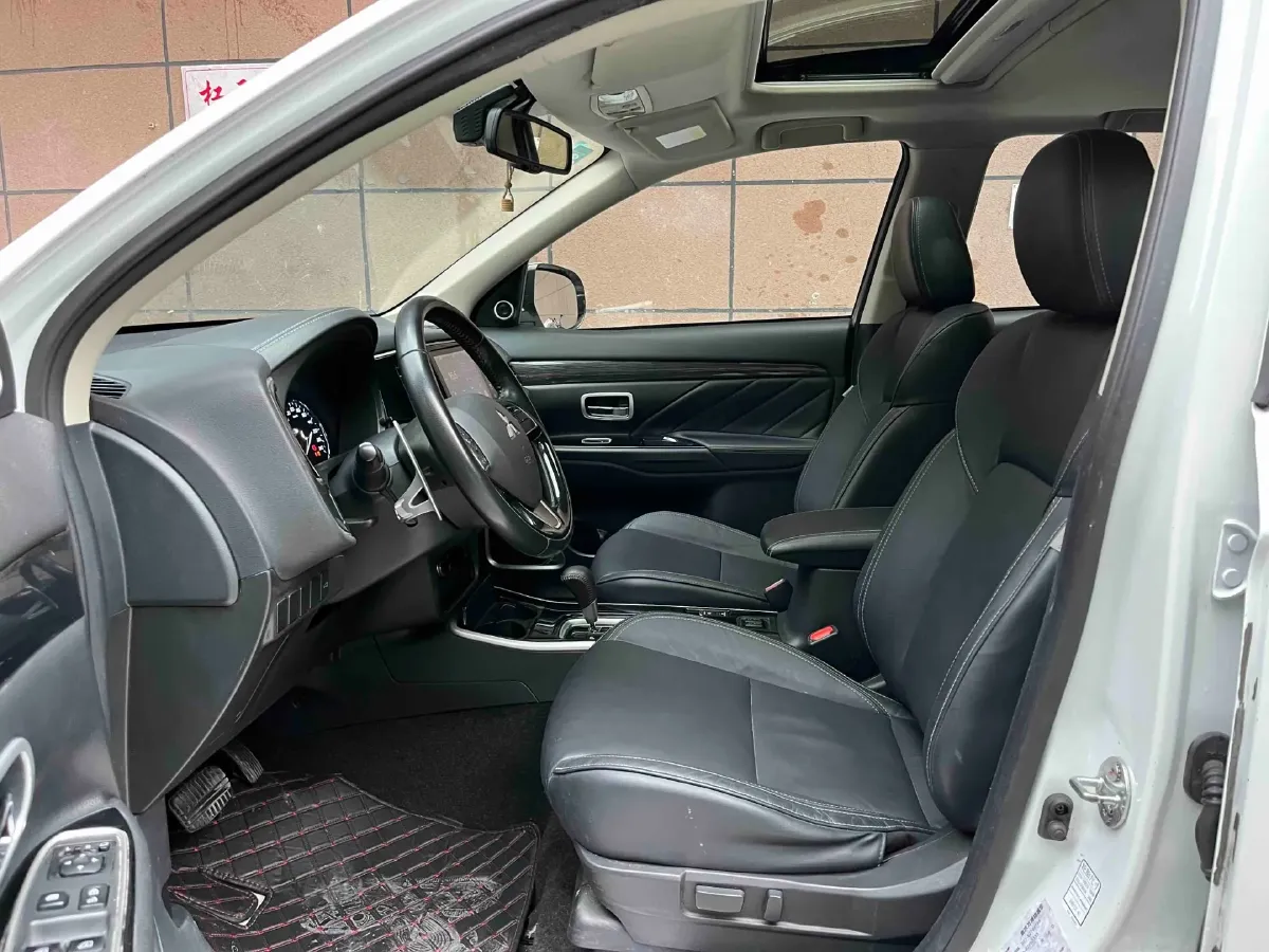 2018 Mitsubishi Outlander 2.4L 192HP L4 CVT,autocango,china used car exporter,china ev exporter,chinese used car exporter,chinese used ev exporter