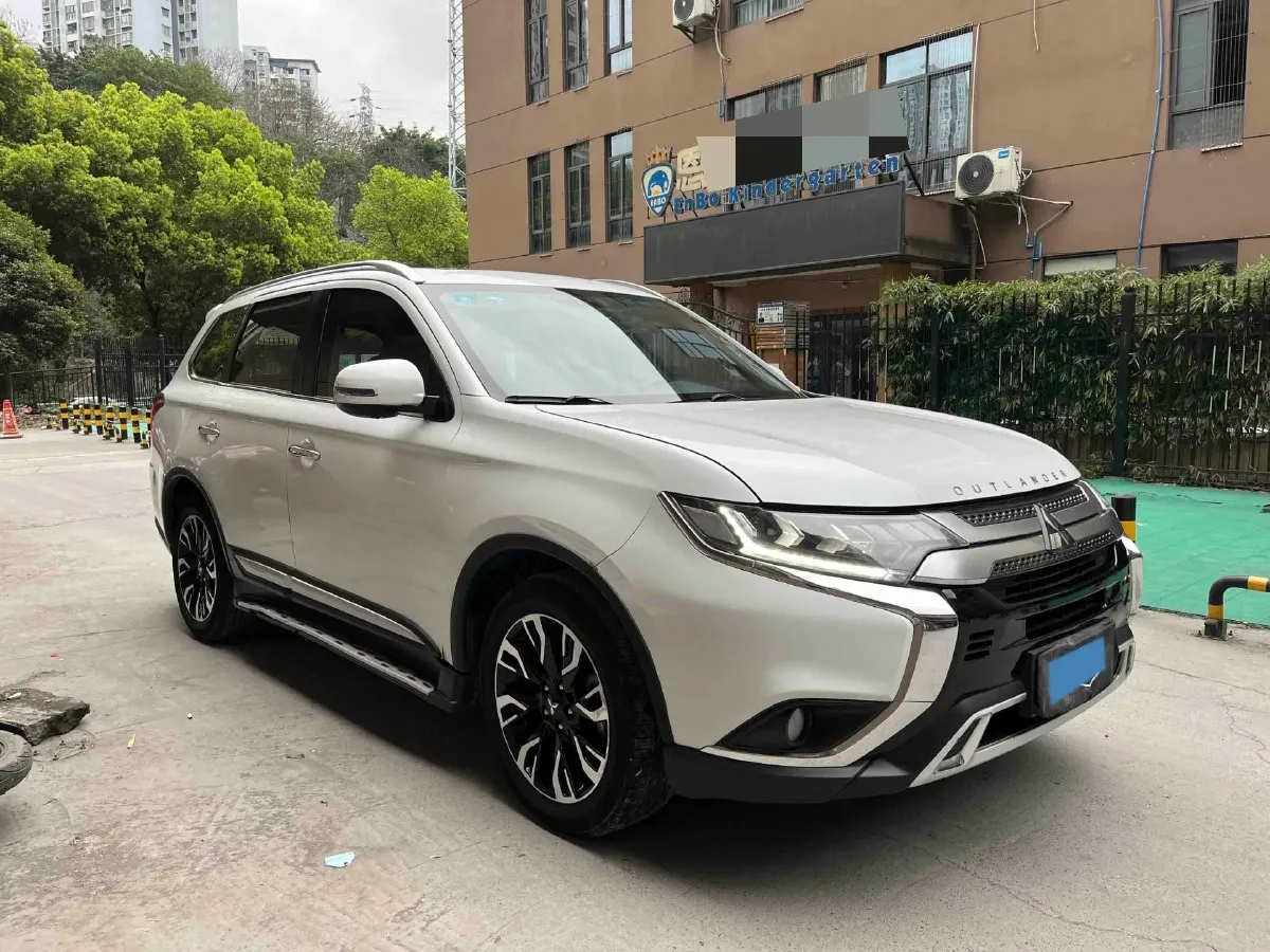 2018 Mitsubishi Outlander 2.4L 192HP L4 CVT,autocango,china used car exporter,china ev exporter,chinese used car exporter,chinese used ev exporter
