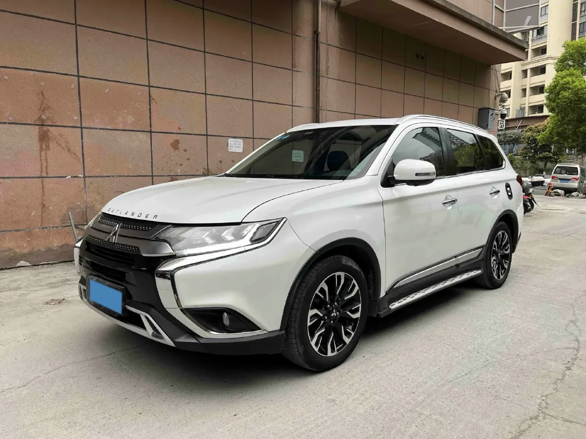 2018 Mitsubishi Outlander 2.4L 192HP L4 CVT,autocango,china used car exporter,china ev exporter,chinese used car exporter,chinese used ev exporter