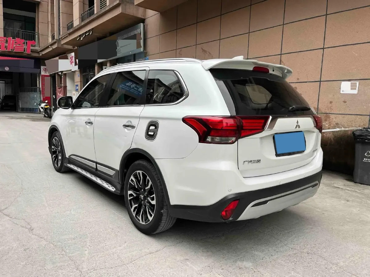 2018 Mitsubishi Outlander 2.4L 192HP L4 CVT,autocango,china used car exporter,china ev exporter,chinese used car exporter,chinese used ev exporter