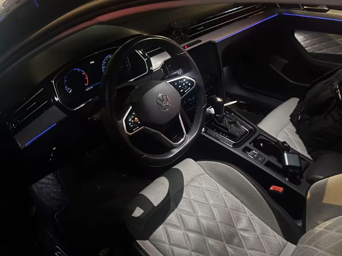 2023 Volkswagen Magotan 2.0T 186HP L4 7DCT,autocango,china used car exporter,china ev exporter,chinese used car exporter,chinese used ev exporter