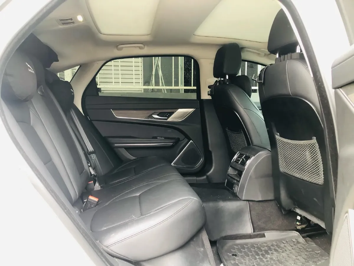 2022 Jaguar XFL 2.0T 200HP L4 8AT,autocango,china used car exporter,china ev exporter,chinese used car exporter,chinese used ev exporter