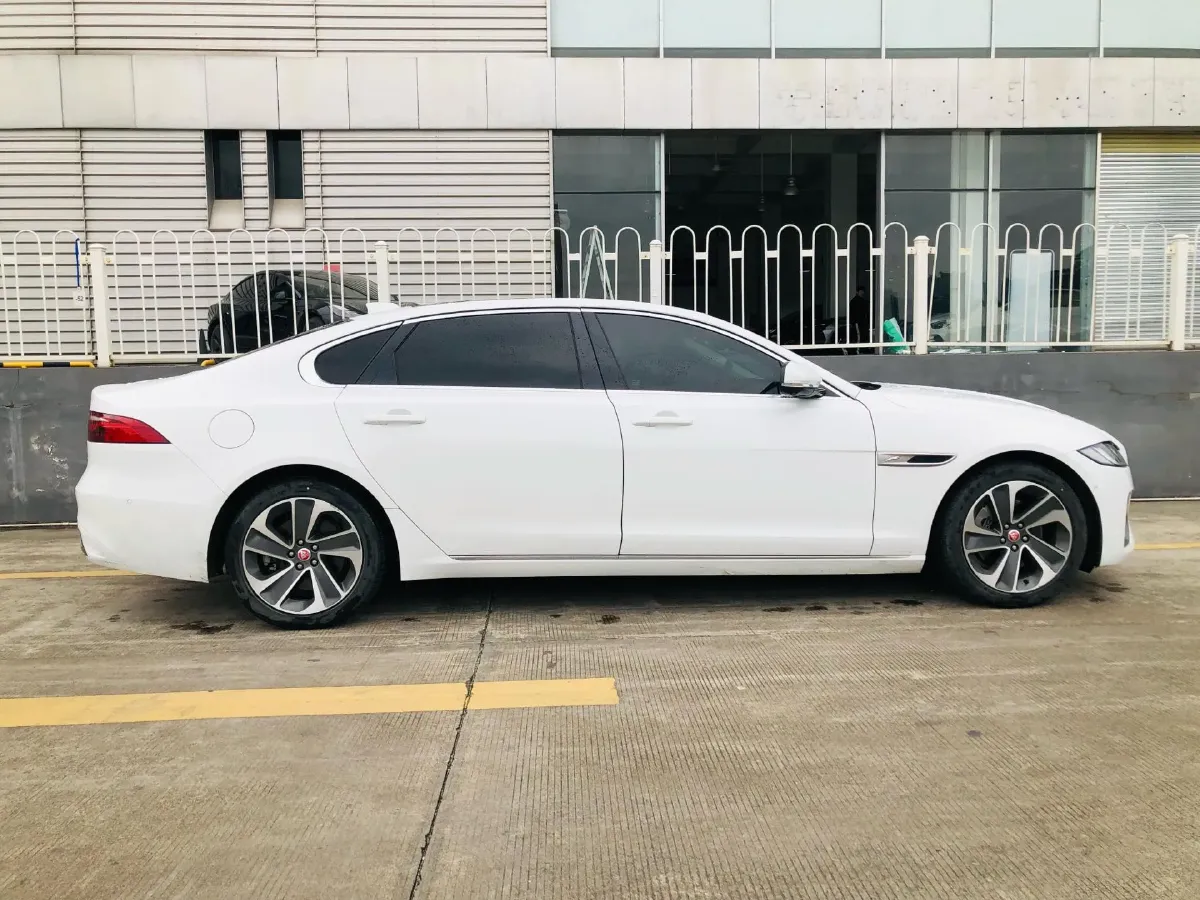 2022 Jaguar XFL 2.0T 200HP L4 8AT,autocango,china used car exporter,china ev exporter,chinese used car exporter,chinese used ev exporter