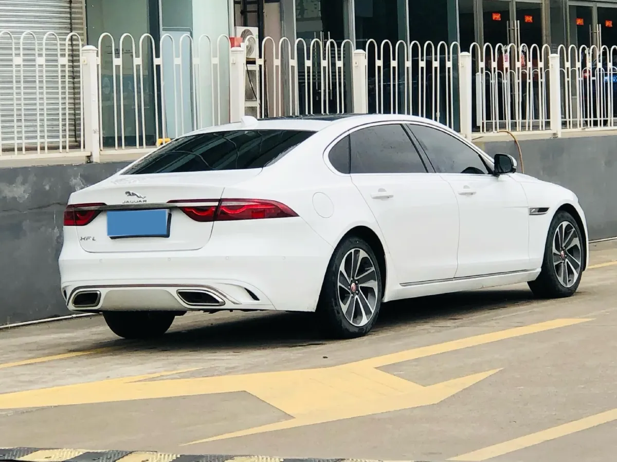 2022 Jaguar XFL 2.0T 200HP L4 8AT,autocango,china used car exporter,china ev exporter,chinese used car exporter,chinese used ev exporter