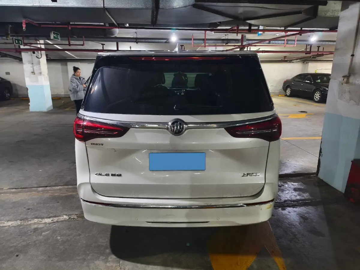 2022 Buick GL8 2.0T 237HP L4 9AT,autocango,china used car exporter,china ev exporter,chinese used car exporter,chinese used ev exporter