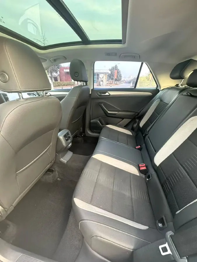 2022 Volkswagen T-Roc 1.4T 150HP L4 7DCT,autocango,china used car exporter,china ev exporter,chinese used car exporter,chinese used ev exporter