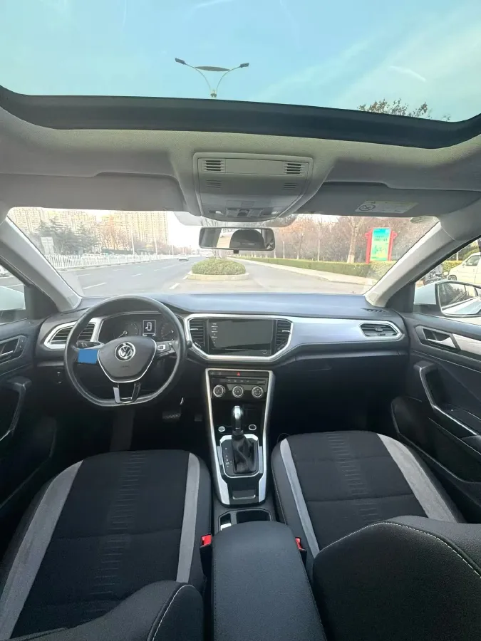 2022 Volkswagen T-Roc 1.4T 150HP L4 7DCT,autocango,china used car exporter,china ev exporter,chinese used car exporter,chinese used ev exporter