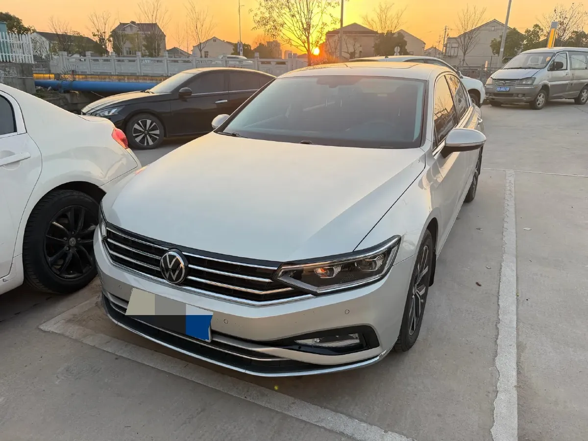 2020 Volkswagen Magotan 2.0T 186HP L4 7DCT,autocango,china used car exporter,china ev exporter,chinese used car exporter,chinese used ev exporter