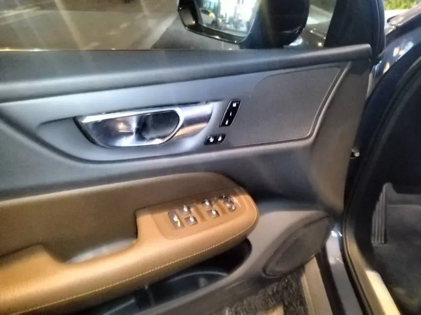 2022 Volvo S60 2.0T 197HP L4 8AT,autocango,china used car exporter,china ev exporter,chinese used car exporter,chinese used ev exporter