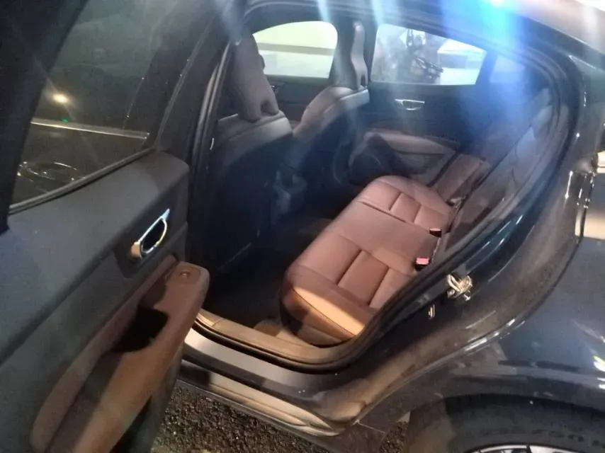 2022 Volvo S60 2.0T 197HP L4 8AT,autocango,china used car exporter,china ev exporter,chinese used car exporter,chinese used ev exporter