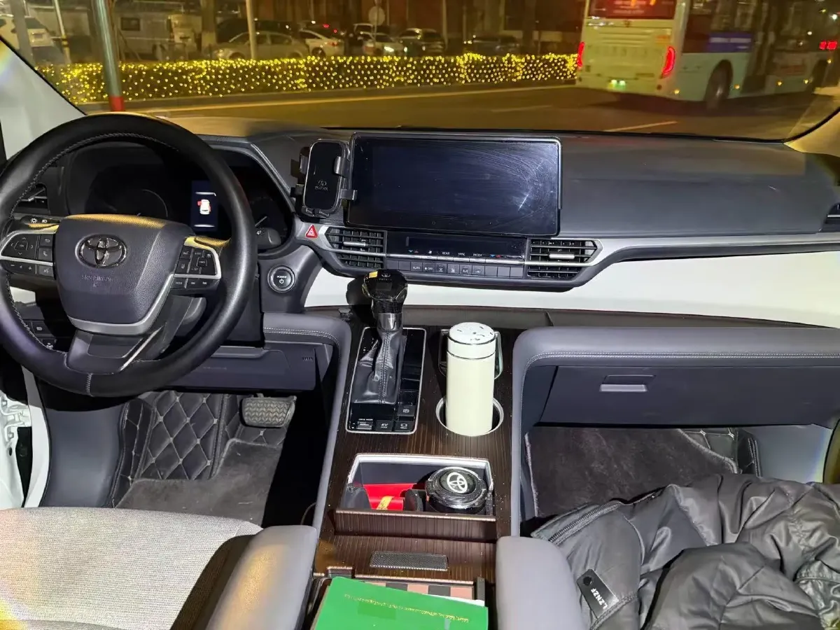 2024 Toyota Sienna 2.5L 189HP L4 E-CVT Hybrid,autocango,china used car exporter,china ev exporter,chinese used car exporter,chinese used ev exporter