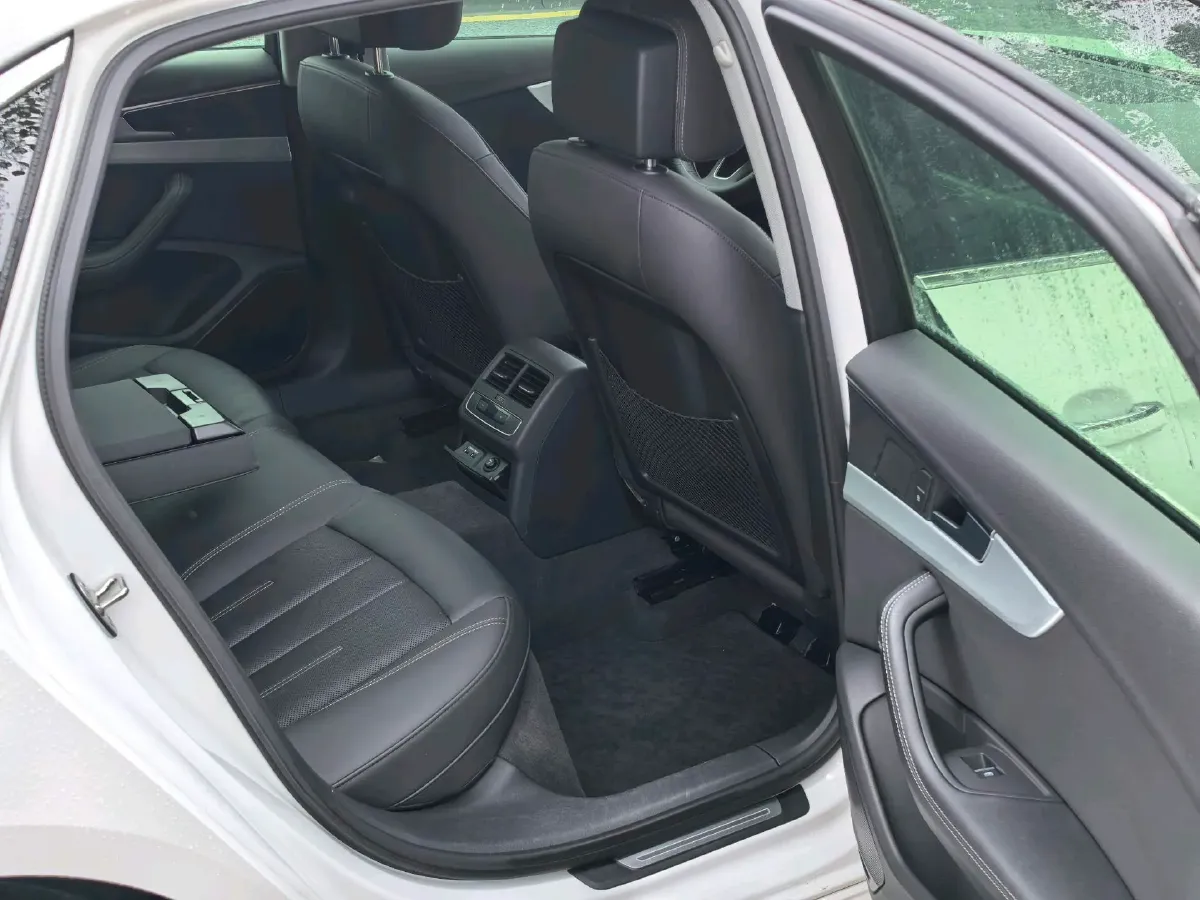 2020 Audi A4L 2.0T 190HP L4 7DCT,autocango,china used car exporter,china ev exporter,chinese used car exporter,chinese used ev exporter