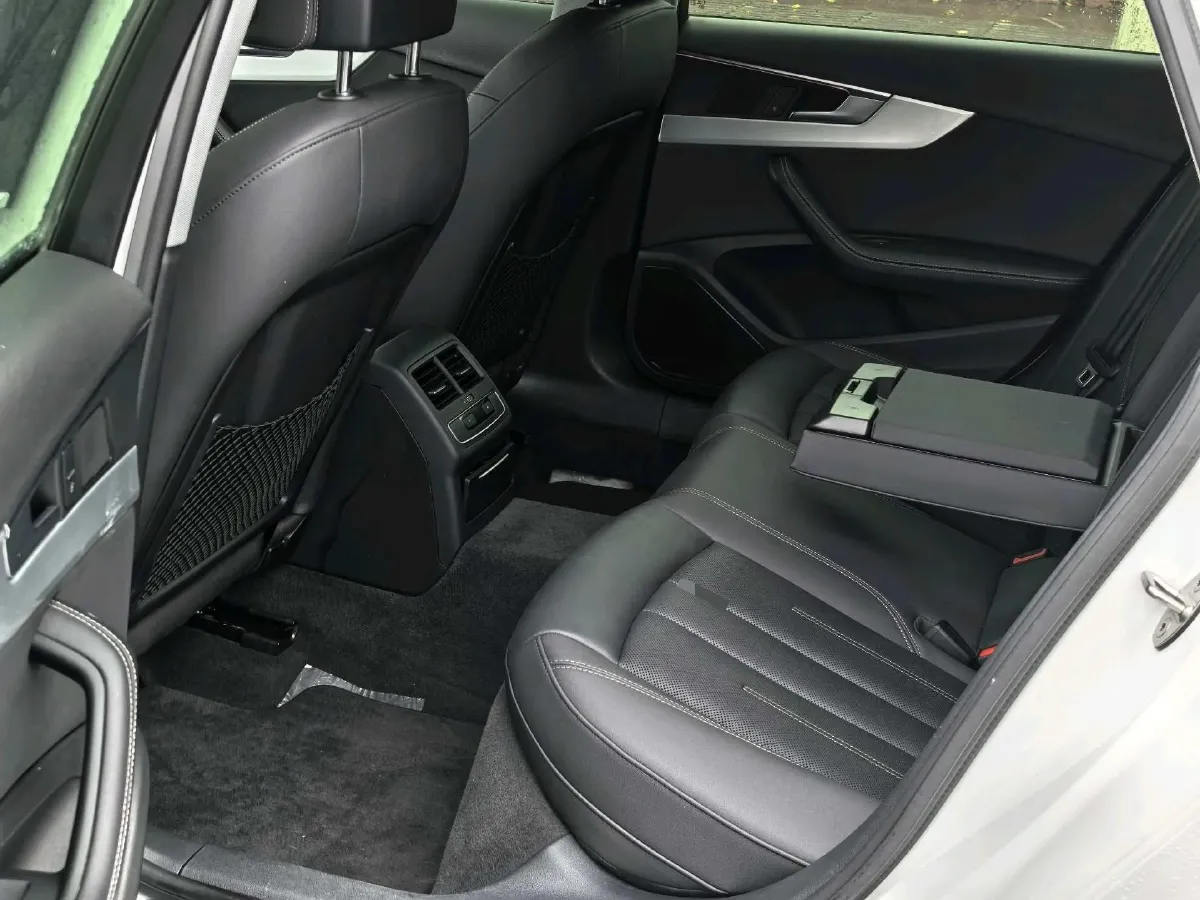 2020 Audi A4L 2.0T 190HP L4 7DCT,autocango,china used car exporter,china ev exporter,chinese used car exporter,chinese used ev exporter