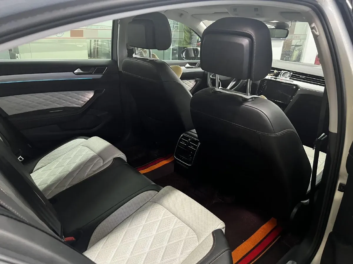 2023 Volkswagen Magotan 2.0T 186HP L4 7DCT,autocango,china used car exporter,china ev exporter,chinese used car exporter,chinese used ev exporter