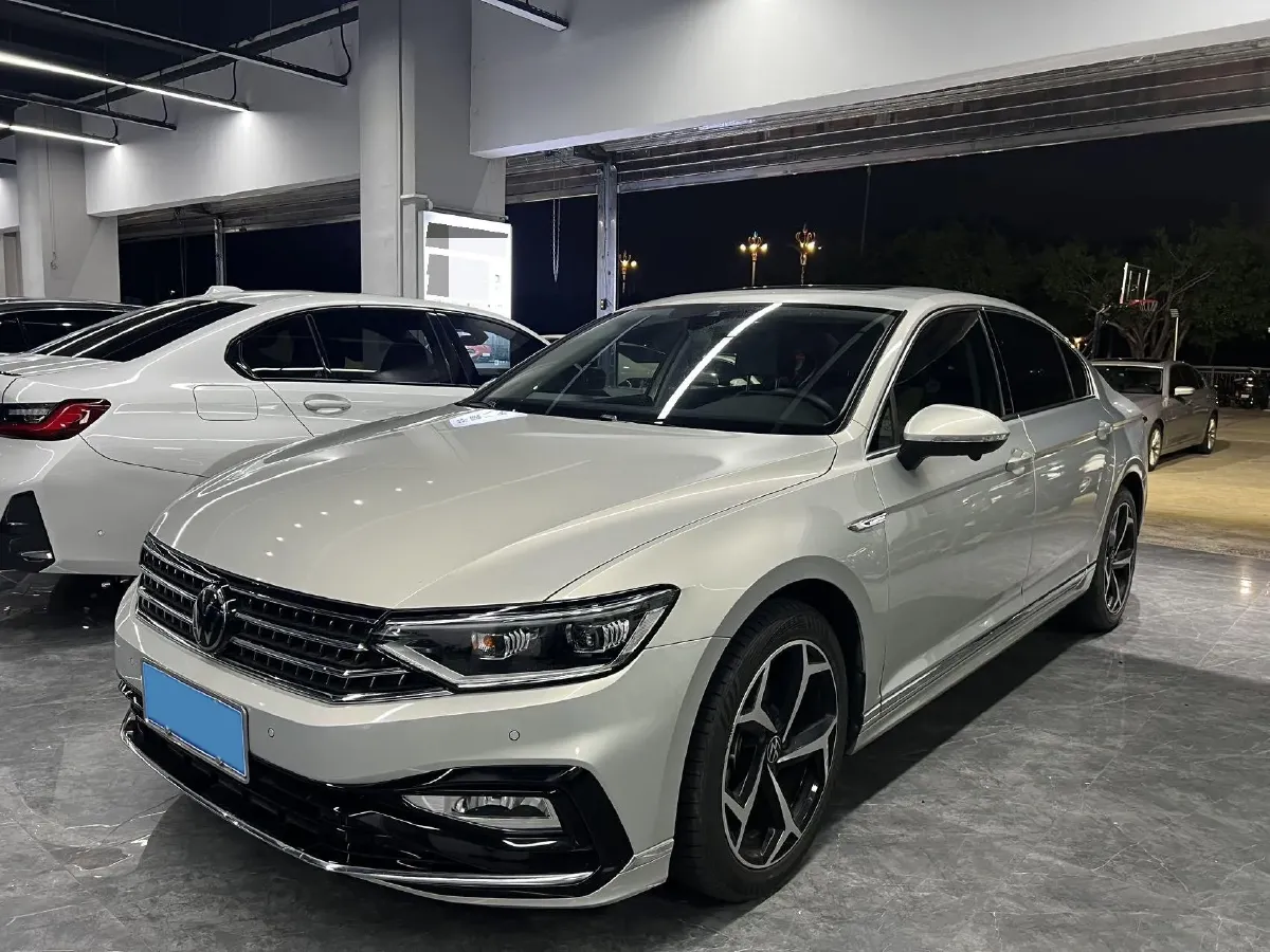 2023 Volkswagen Magotan 2.0T 186HP L4 7DCT,autocango,china used car exporter,china ev exporter,chinese used car exporter,chinese used ev exporter