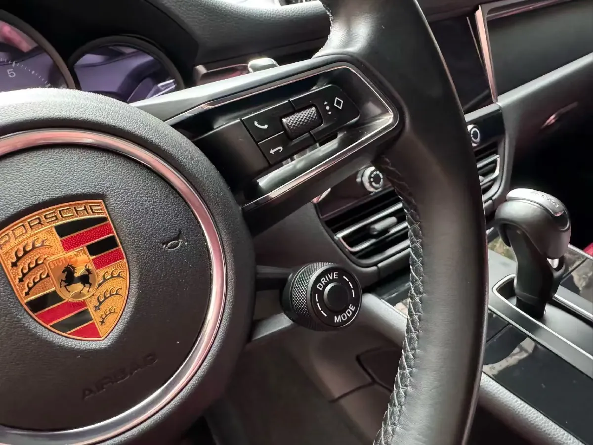 2023 Porsche Macan 2.0T 265HP L4 7DCT,autocango,china used car exporter,china ev exporter,chinese used car exporter,chinese used ev exporter