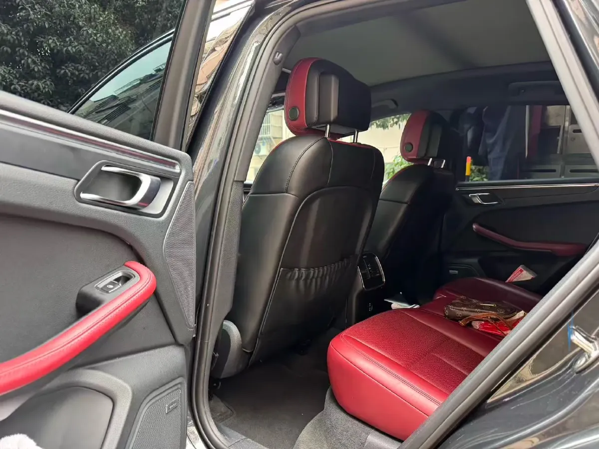 2023 Porsche Macan 2.0T 265HP L4 7DCT,autocango,china used car exporter,china ev exporter,chinese used car exporter,chinese used ev exporter